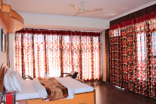 HOTEL PRESIDENT PURE VEGETARIAN DALHOUSIE  | President Suit Room With View  